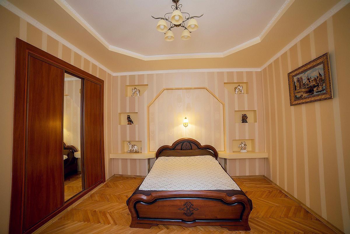 On Horodotska Street *